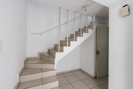 Casa à venda com 120m², 4 quartos e 2 vagasEscada