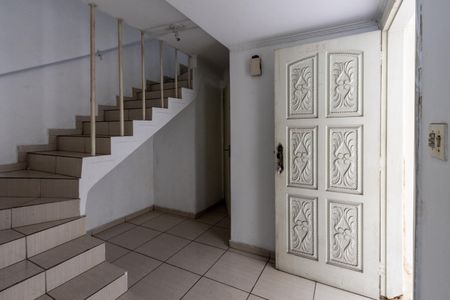 Casa à venda com 120m², 4 quartos e 2 vagasEscada