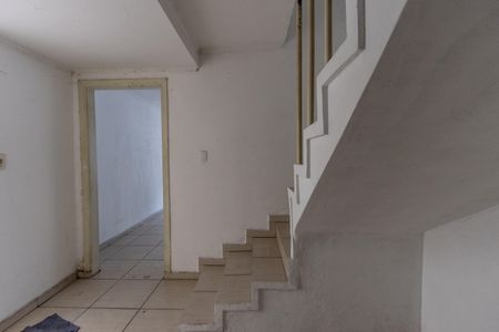 Casa à venda com 120m², 4 quartos e 2 vagasEscada