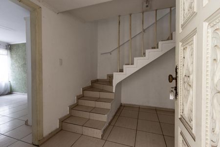 Casa à venda com 120m², 4 quartos e 2 vagasEscada
