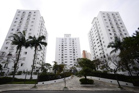 Apartamento para alugar com 100m², 3 quartos e 2 vagas Apartamento para alugar com 100m², 3 quartos e 2 vagasFachada