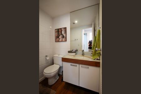 Apartamento à venda com 153m², 2 quartos e 5 vagasBanheiro da Suíte 2