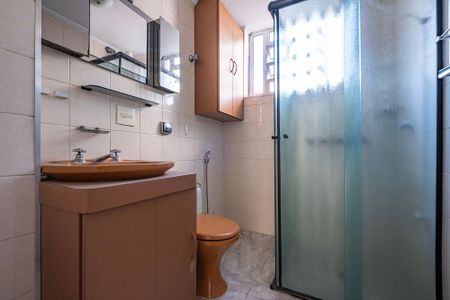 Apartamento para alugar com 65m², 2 quartos e sem vagaBanheiro