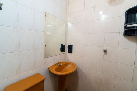 Banheiro social de casa para alugar com 1 quarto, 40m² em Jardim Oriental, São Paulo