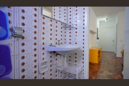 Banheiro de apartamento para alugar com 1 quarto, 56m² em Vila Ipiranga, Porto Alegre
