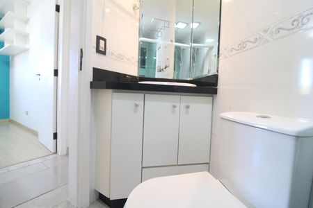 Banheiro de apartamento para alugar com 2 quartos, 57m² em Jardim Prudência, São Paulo
