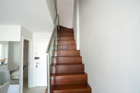 Apartamento à venda com 201m², 2 quartos e 3 vagasEscada