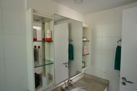 Apartamento à venda com 201m², 2 quartos e 3 vagasBanheiro da Suíte