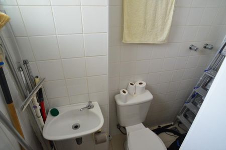 Apartamento à venda com 201m², 2 quartos e 3 vagasBanheiro de Serviço