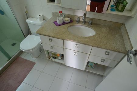 Apartamento à venda com 201m², 2 quartos e 3 vagasBanheiro da Suíte