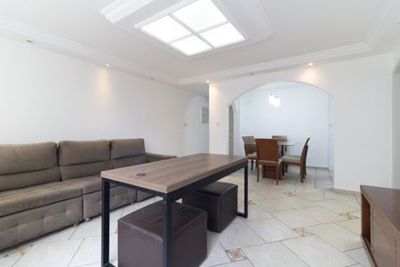 Apartamento para alugar com 80m², 2 quartos e 1 vagaSala