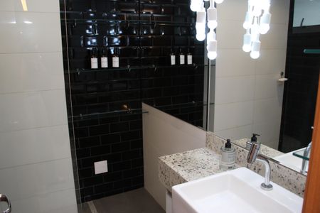 Apartamento para alugar com 79m², 1 quarto e 2 vagasBanheiro da Suíte