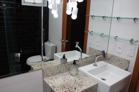 Banheiro da Suíte de apartamento para alugar com 1 quarto, 79m² em Setor Oeste, Goiânia