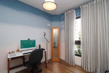 Apartamento à venda com 177m², 4 quartos e 3 vagasQuarto 2