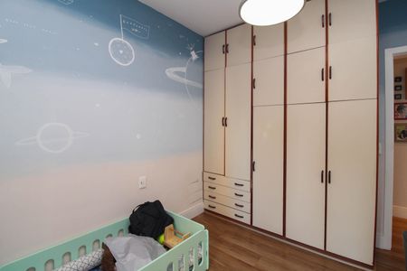 Apartamento à venda com 177m², 4 quartos e 3 vagasQuarto 2