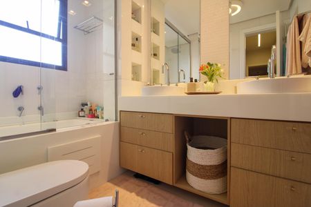 Apartamento à venda com 177m², 4 quartos e 3 vagasBanheiro 