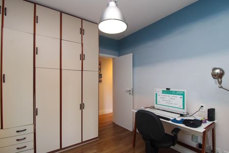 Apartamento à venda com 177m², 4 quartos e 3 vagasQuarto 2