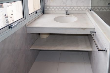 Apartamento para alugar com 150m², 2 quartos e sem vaga Apartamento para alugar com 150m², 2 quartos e sem vagaBanheiro da suíte
