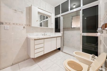 Casa à venda com 260m², 4 quartos e 4 vagas Casa à venda com 260m², 4 quartos e 4 vagasBanheiro das Suítes 3 e 4