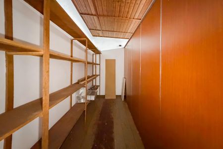 Casa à venda com 260m², 4 quartos e 4 vagas Casa à venda com 260m², 4 quartos e 4 vagasEdícula