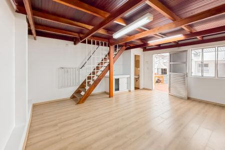 Casa à venda com 260m², 4 quartos e 4 vagas Casa à venda com 260m², 4 quartos e 4 vagasEdícula