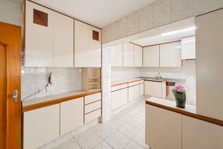 Casa à venda com 260m², 4 quartos e 4 vagas Casa à venda com 260m², 4 quartos e 4 vagasCozinha