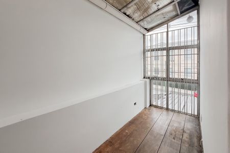 Casa à venda com 260m², 4 quartos e 4 vagas Casa à venda com 260m², 4 quartos e 4 vagasSuíte 2 - Varanda