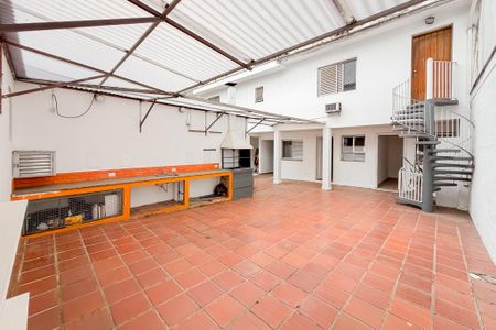 Casa à venda com 260m², 4 quartos e 4 vagas Casa à venda com 260m², 4 quartos e 4 vagasÁrea Externa