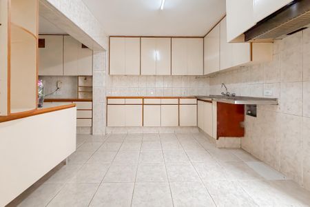 Casa à venda com 260m², 4 quartos e 4 vagas Casa à venda com 260m², 4 quartos e 4 vagasCozinha