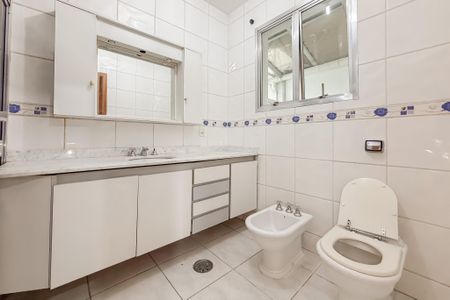 Casa à venda com 260m², 4 quartos e 4 vagas Casa à venda com 260m², 4 quartos e 4 vagasBanheiro da Suíte 2