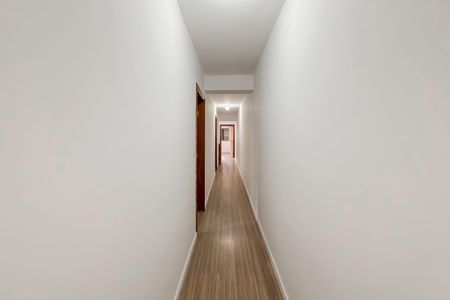 Casa à venda com 260m², 4 quartos e 4 vagas Casa à venda com 260m², 4 quartos e 4 vagasCorredor