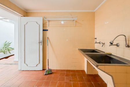 Casa à venda com 260m², 4 quartos e 4 vagas Casa à venda com 260m², 4 quartos e 4 vagasÁrea de Serviço