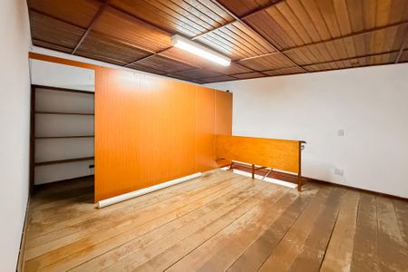 Casa à venda com 260m², 4 quartos e 4 vagas Casa à venda com 260m², 4 quartos e 4 vagasEdícula