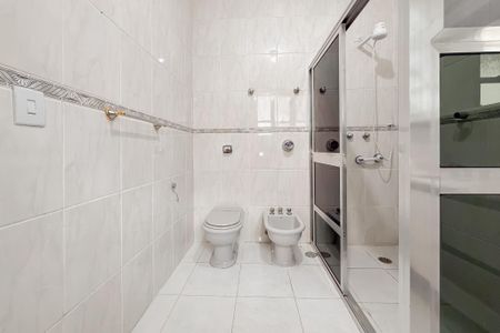 Casa à venda com 260m², 4 quartos e 4 vagas Casa à venda com 260m², 4 quartos e 4 vagasBanheiro da Suíte 1