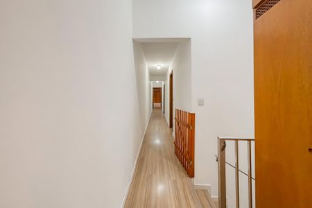 Casa à venda com 260m², 4 quartos e 4 vagas Casa à venda com 260m², 4 quartos e 4 vagasCorredor