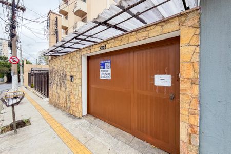 Casa à venda com 260m², 4 quartos e 4 vagas Casa à venda com 260m², 4 quartos e 4 vagasFachada
