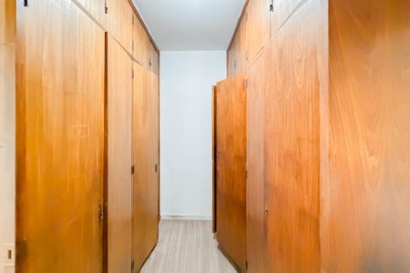 Casa à venda com 260m², 4 quartos e 4 vagas Casa à venda com 260m², 4 quartos e 4 vagasCloset da Suíte 2