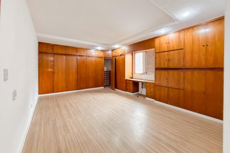 Casa à venda com 260m², 4 quartos e 4 vagas Casa à venda com 260m², 4 quartos e 4 vagasSuíte 4