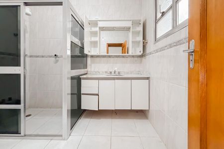 Casa à venda com 260m², 4 quartos e 4 vagas Casa à venda com 260m², 4 quartos e 4 vagasBanheiro da Suíte 1
