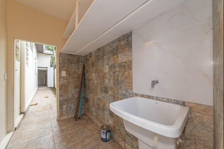 Casa para alugar com 500m², 4 quartos e 2 vagas Casa para alugar com 500m², 4 quartos e 2 vagasLavanderia
