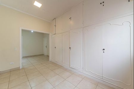Casa para alugar com 500m², 4 quartos e 2 vagas Casa para alugar com 500m², 4 quartos e 2 vagasCloset da Suíte