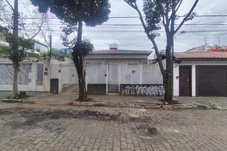 Casa para alugar com 500m², 4 quartos e 2 vagas Casa para alugar com 500m², 4 quartos e 2 vagasFachada
