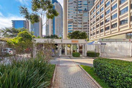 Apartamento para alugar com 35m², 1 quarto e 1 vaga Apartamento para alugar com 35m², 1 quarto e 1 vagaFachada