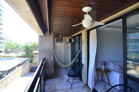 Varanda de apartamento para alugar com 4 quartos, 145m² em Barra da Tijuca, Rio de Janeiro