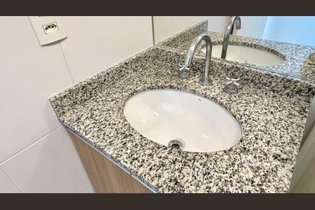 Banheiro 1 de apartamento para alugar com 2 quartos, 68m² em Jardim Flor da Montanha, Guarulhos