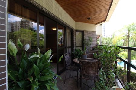 Varanda de apartamento à venda com 3 quartos, 210m² em Moema, São Paulo
