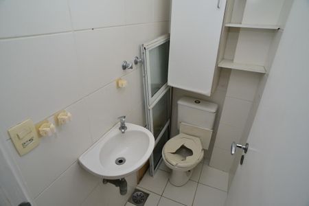 Apartamento para alugar com 130m², 3 quartos e 2 vagas Apartamento para alugar com 130m², 3 quartos e 2 vagasBanheiro de Serviço