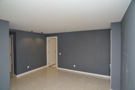 Sala de apartamento para alugar com 3 quartos, 130m² em Barra da Tijuca, Rio de Janeiro