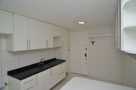 Apartamento para alugar com 130m², 3 quartos e 2 vagas Apartamento para alugar com 130m², 3 quartos e 2 vagasCozinha