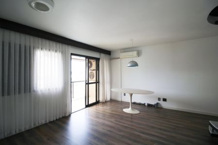 Sala de apartamento para alugar com 1 quarto, 82m² em Indianópolis, São Paulo